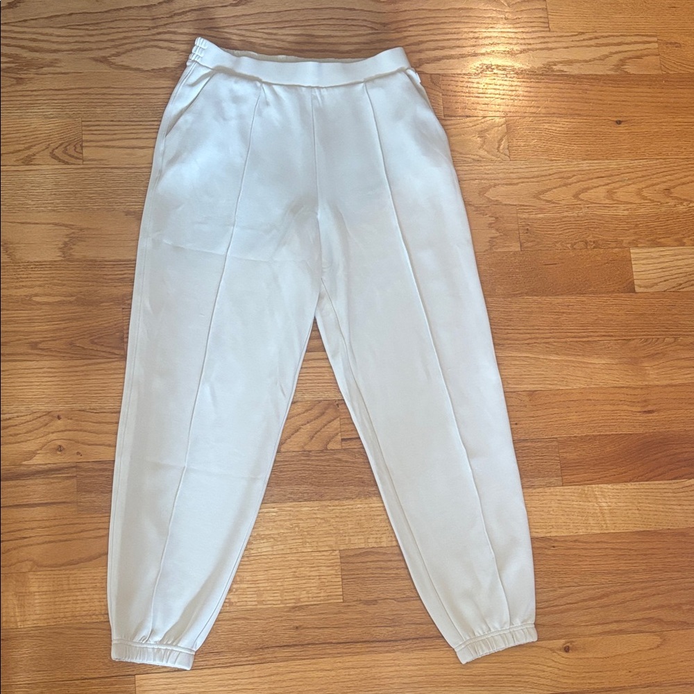VSX Cream Elastic Waist Athletic Shorts women’s NWOT